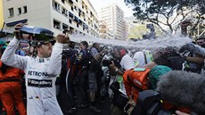 Nico Rosberg slaví svj triumf ve Velké cen Monaka