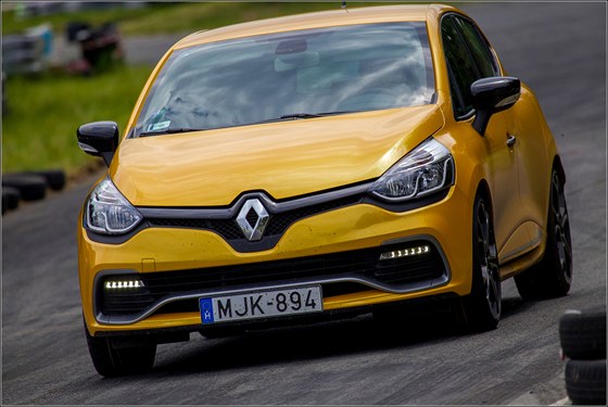 S novým Renaultem Clio RS na okruhu. Dravci přistřihli křídla - iDNES.cz