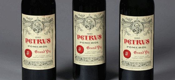 Lahev vína Petrus z roku 1990 vyjde a na 2 500 eur, tedy 65 tisíc korun.