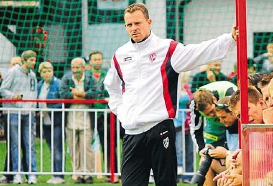 ÉF. Jet v sezon 2012-2013 vedl trenér Martin Svdík fotbalisty Pardubic ve FNL, te u kouuje Baníku Ostrava.