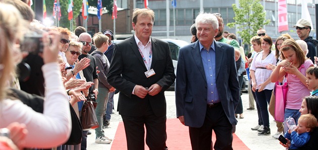 Generální �editel �eské televize Petr Dvo�ák (vlevo) a �éf d�tské stanice �T...
