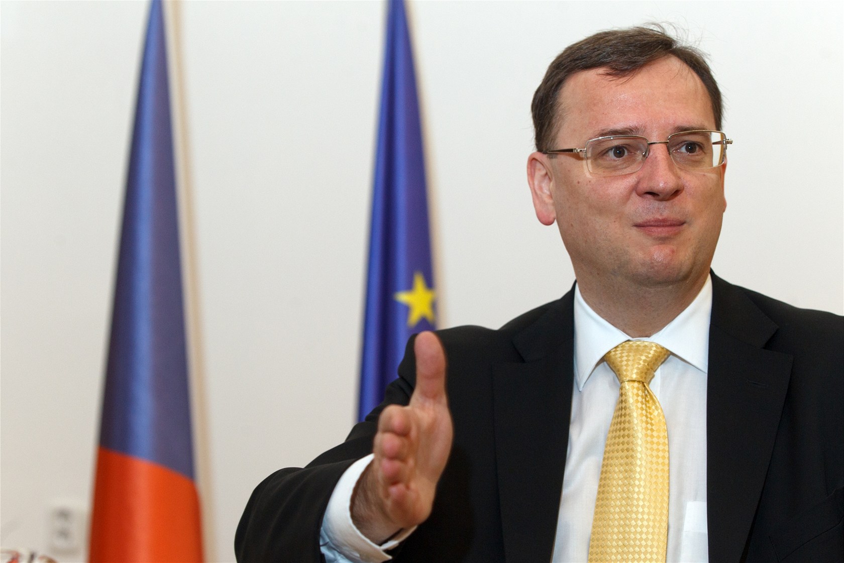 PADNE JEHO VLÁDA? Bookmake�i Tipsportu vypsali kurzy na pád vlády v souvislosti s policejním vy�et�ováním.