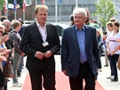 Generální editel eské televize Petr Dvoák (vlevo) a éf dtské stanice T...
