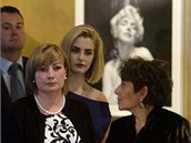 Výstavu Marilyn slavnostn zahájila první dáma Ivana Zemanová s dcerou