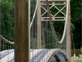 Není divu, e replika Golden Gate Bridge pitahuje na soukromou zahradu v...