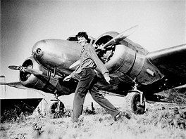 Amelia Earhartov se svm letounem Lockheed Electra 10E