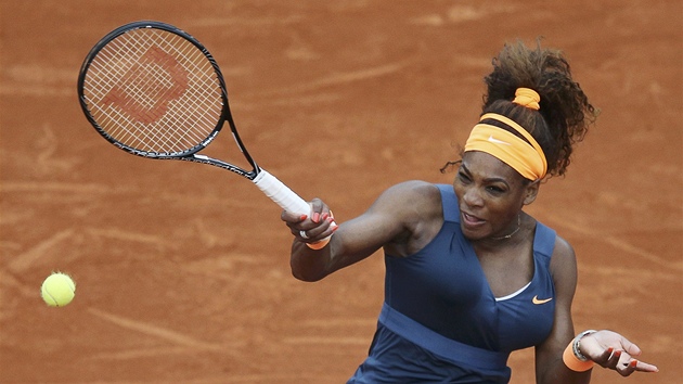 Serena Williamsov v utkn s Rumunkou Solanou Cirsteaovou.