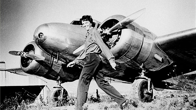 Amelia Earhartov se svm letounem Lockheed Electra 10E