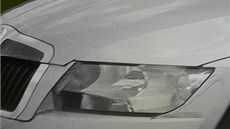 Prototyp �kody Rapid Sportback má typickou �o�ku xenonového sv�tlometu.
