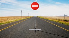 Vlastník pozemku, p�es který p�íjezdová trasa vede,  nesmí podstatn� ztí�it
