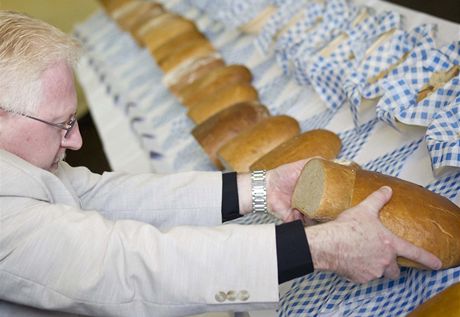 Porotci hodnotili letos 42 vzork v kategorii konzumní chléb vyrábný na