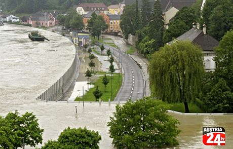 Protipovodová zábrana rakouského msteka Grein, které leí u Dunaje.