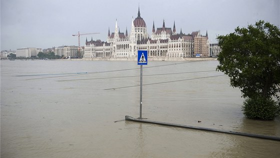 Rozvodnný Dunaj v Budapeti (7. ervna 2013)