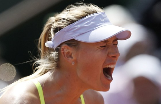 EV. Ruská tenistka Maria arapovová se raduje ve tvrtfinále Roland Garros.