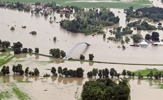 Takto to vypadá nedaleko Kralup nad Vltavou. Práv v tomto mst zaznamenali...