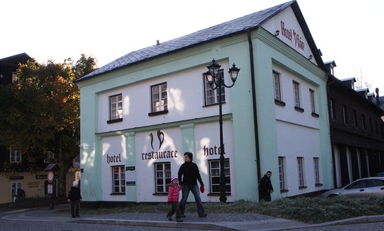 Hotel Dbán v Karlov Studánce má být stále domovem sedmaticeti lidí.