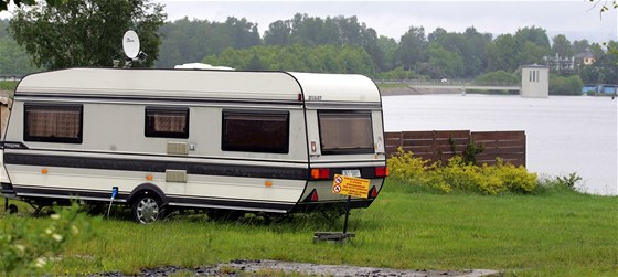 Oputný Autocamping Rybáská bata Cheb u hráze pehrady Jesenice.