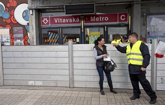 Vstup do stanice metra Vltavská