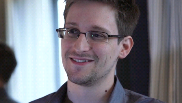 Putin udělil ruské občanství americkému whistleblowerovi Snowdenovi