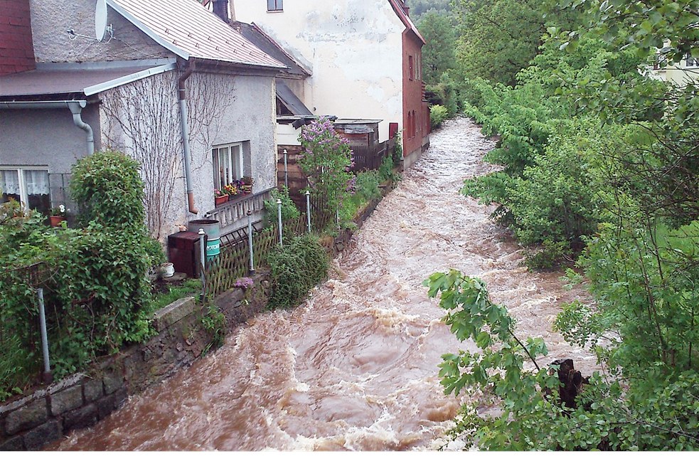 �eka Byst�ice v Hrozn�tín� p�i zvý�eném pr�toku