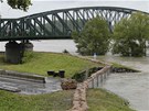Rozvodnný Dunaj nedaleko Kreme (4. ervna 2013)