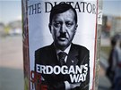 Erdogan je diktátor. Protivládní plakát v Istanbulu (5. ervna 2013)
