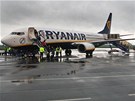 Letadlo spolenosti Ryanair po pistn na ostravskm Letiti Leoe Janka....