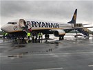 Letadlo spole�nosti Ryanair po p�ist�n� na ostravsk�m Leti�ti Leo�e Jan��ka....