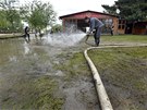 Zamstnanci lutých lázní v Praze odstraovali 6. ervna následky po rozvodnné