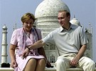 Vladimir a Ljudmila Putinovi na archivním snímku z roku 2000 ped mauzoleem...