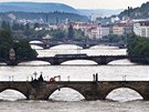 Pohled na Karlv most z Letné v pondlí odpoledne (3. ervna 2013).