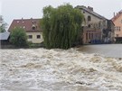 V ernoicích u Prahy se Berounka vylila z beh a zaplavila pilehlé pozemky...
