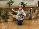V Novém Byd�ov� se ze b�eh� vylila �eka Cidlina. (3. �ervna 2013)