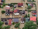 Domy v Černošicích zaplavila voda z rozvodněné Berounky. (4. června 2013)