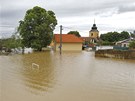 Zaplavená obec Zálezlice na M�lnicku. (4. �ervna 2013)
