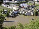 Zaplavené domy v ústecké �tvrti St�ekov. (5. �ervna 2013)