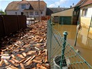 Putim na Písecku zaplavila rozvodn�ná �eka Blatnice. (5. �ervna 2013)