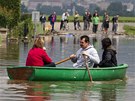 Kv�li protr�ené protipovod�ové hrázi byla zaplavena v noci ze st�edy na �tvrtek
