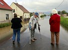 Kvli protrené protipovodové hrázi byla zaplavena v noci ze stedy na tvrtek