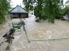 Rozvodnný potok Boti zaplavil praské tvrti Hostiva a Zábhlice. Na snímku...