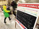 Dopravní podnik uzav�el stanice metra Starom�stská a Malostranská.