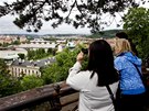 Pohled na rozvodnnou Vltavu z praské Letné.