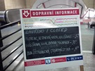 Tabule ve stanici metra s informací o uzavených stanicích (2. 6. 2013)