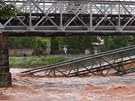 V Jaromi se kvli velké vod zítil most.