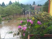 Chatové oblasti v Dolních Černošicích a Lipencích jsou zaplaveny. Odnesly to
