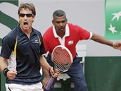 panlsk tenista Tommy Robredo se raduje bhem utkn 4. kola Roland Garros.