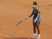 ZLOBA. Americk tenistka Serena Williamsov se na sebe zlob v prbhu finle...
