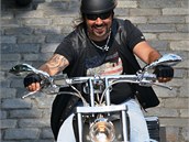 Spanilá jízda motocyklů Harley-Davidson.