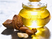 K získání jednoho litru čistého arganového oleje je potřeba 30 kilogramů plodů...