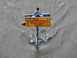 Zaplaven ulice v Roudnici nad Labem. (3. ervna 2013)